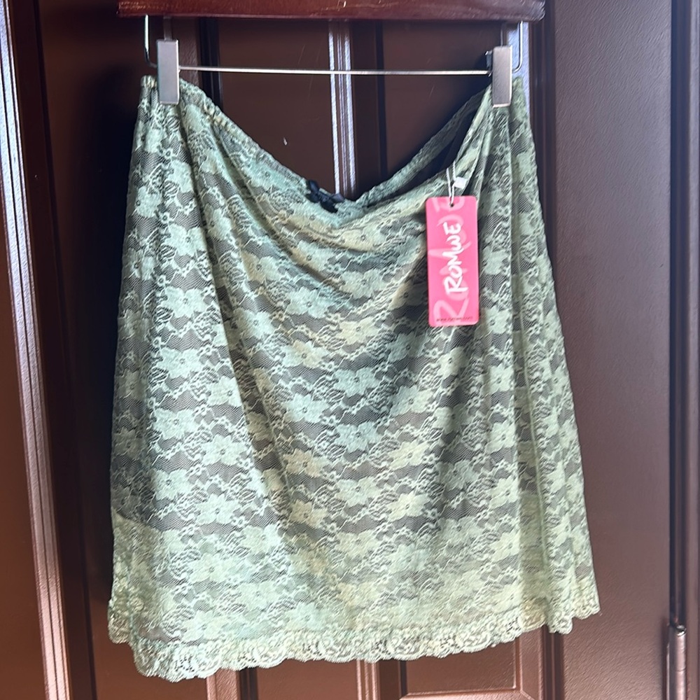 NWT - ROMWE skirt